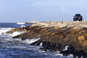 NAUFRÁGIO/FIGUEIRA DA FOZ: BARRA PODERÁ ABRIR DOMINGO SÓ PARA SAÍDA DE NAVIOS