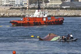 POSIÇÃO DO ARRASTÃO NAUFRAGADO NA FIGUEIRA DA FOZ NÃO PERMITIU ENTRADA DE MERGULHADORES