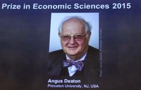 NOBEL DA ECONOMIA DISTINGUE ANGUS DEATON POR TRABALHO SOBRE CONSUMO E POBREZA