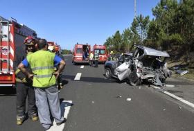 QUATRO FERIDOS EM ACIDENTE COM AUTOCARRO NA A8 PRÓXIMO DE ALFEIZERÃO
