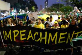 DEPUTADOS DE OPOSIÇÃO À DILMA ROUSSEFF ENTREGAM PEDIDO DE IMPUGNAÇÃO NA CÂMARA