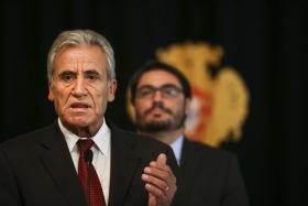 JERÓNIMO DE SOUSA ACUSA CAVACO DE AGIR COMO “REPRESENTANTE” DE PSD E CDS-PP