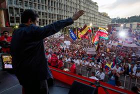 VENEZUELA DECRETA AUMENTO DE 30% PARA DOCENTES DEVIDO A ALTA INFLAÇÃO
