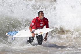 VASCO RIBEIRO NOS ‘QUARTOS’ DA ETAPA DO CIRCUITO MUNDIAL DE SURF EM PENICHE