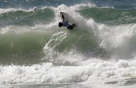 QUATRO PORTUGUESES NOS ‘OITAVOS’ NA PROVA DO MUNDIAL DE BODYBOARD NA NAZARÉ