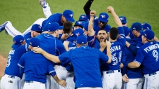 TORONTO BLUE JAYS VENCEM ALDS COM EMOCIONANTE VITÓRIA SOBRE OS TEXAS RANGERS