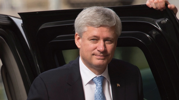 O primeiro-ministro cessante Stephen Harper chega ao seu gabinete Langevin em Otava - 21 de outubro de 2015. The Canadian Press/Adrian Wyld