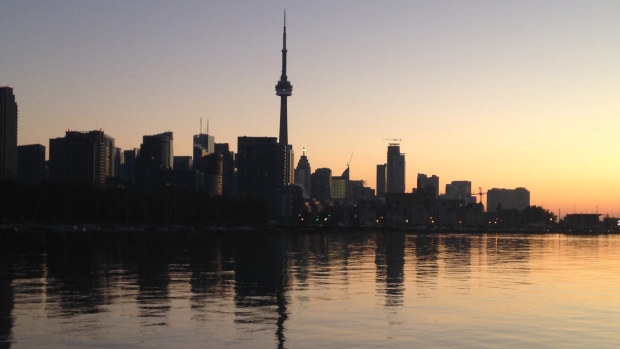 O horizonte de Toronto antes do nascer do sol - 26 de setembro de 2014 (George Stamou / CTV News)