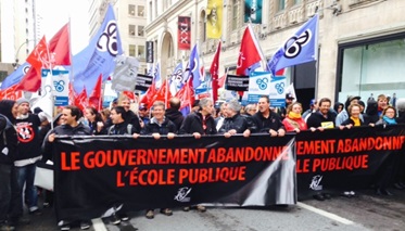 Professores marcham em Montreal para protestar contra as exigências do governo para turmas maiores e um congelamento dos salários (CTV Montreal / JL Boulch) Professores marcham em Montreal para protestar contra as exigências do governo para turmas maiores e um congelamento dos salários (CTV Montreal / JL Boulch)
