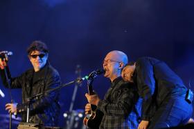 ARTISTAS PORTUGUESES EM DISCO DE HOMANGEM À BANDA BRASILEIRA PARALAMAS DO SUCESSO