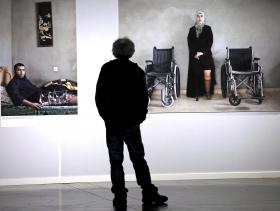 EXPOSIÇÃO DE FOTOJORNALISTA KAI WIEDENHÖFER SOBRE GUERRA SÍRIA INAUGURADA NO PAREDÃO DE CASCAIS