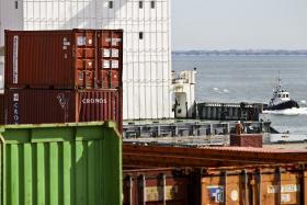 ESTIVADORES ACUSAM OPERADORES DE “ENGARRAFAMENTO DE NAVIOS” NO PORTO DE LISBOA