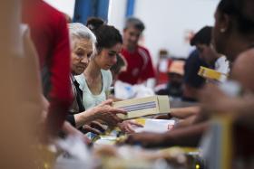 DO ARMAZÉM DO BANCO ALIMENTAR ATÉ AO SACO DAS FAMILIAS, A ROTA DOS ALIMENTOS DE 425 MIL PESSOAS