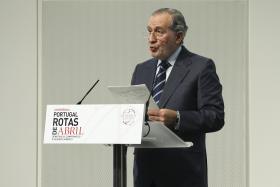 EX-PR EANES AFIRMA QUE “DEMOCRACIAZINHA SOSSEGADA” NÃO É VERDADEIRA DEMOCRACIA