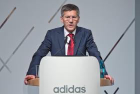 PATRÃO DA ADIDAS NÃO ACREDITA EM COMPRA DO MUNDIAL2006 E ESPERA ESCLARECIMENTOS