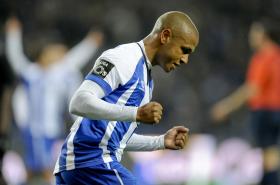 BRAHIMI, DO FC PORTO, CANDIDATO A MELHOR JOGADOR AFRICANO DE 2015