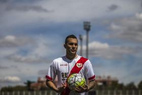 TREINADOR DO RAYO VALLECANO DIZ QUE LUIS FARIÑA NÃO SABE INTERPRETAR AS SUAS IDEIAS