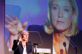 MARINE LE PEN DEFENDE ERRADICAÇÃO DA “IMIGRAÇÃO BACTERIANA” E CAUSA POLÉMICA