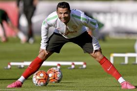 CRISTIANO RONALDO É O ÚNICO PORTUGUÊS CANDIDATO AO ‘ONZE’ DE 2015 DA UEFA