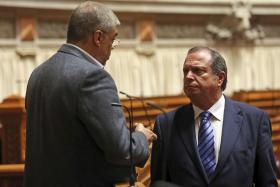 MOÇÃO DE REJEIÇÃO DO PS FARÁ “CAIR” GOVERNO DE PASSOS E PORTAS NA TERÇA-FEIRA