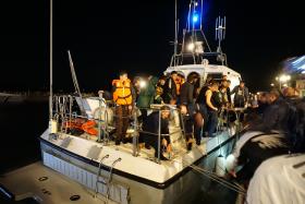 POLÍCIA MARÍTIMA RESGATOU 63 MIGRANTES JUNTO À ILHA DE LESBOS NA GRÉCIA