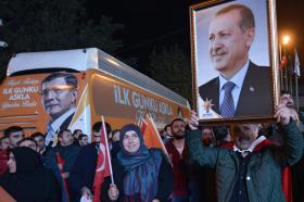 RECEP ERDOGAN GANHA LEGISLATIVAS TURCAS COM MAIORIA ABSOLUTA