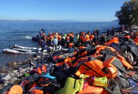 MIGRAÇÕES: QUATRO PESSOAS MORRERAM AFOGADAS AO LARGO DA ILHA GREGA DE LESBOS