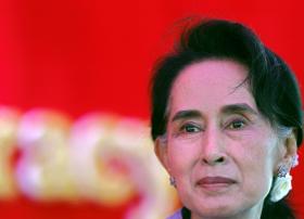 PARTIDO DE SUU KYI CONQUISTA MAIORIA NO PARLAMENTO DA BIRMÂNIA — OFICIAL