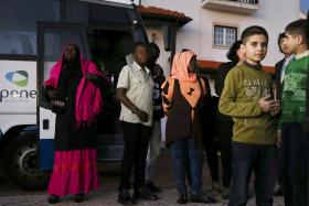 “OBRIGADO”, DISSE FOUAD NADEEM, UM DOS 14 REFUGIADOS QUE CHEGARAM A PENELA