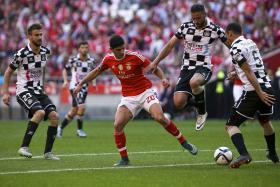 BENFICA BATE BOAVISTA E SALTA, À CONDIÇÃO, PARA SEGUNDO DA I LIGA DE FUTEBOL