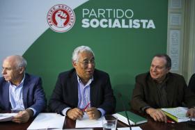 GOVERNO: COMISSÃO POLÍTICA DO PS APROVA POR LARGUÍSSIMA MAIORIA ACORDO PARA GOVERNAR COM ESQUERDA