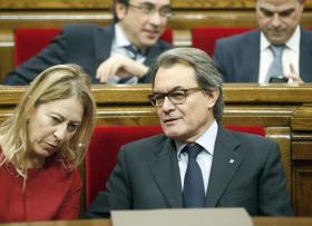 PARLAMENTO CATALÃO APROVA INÍCIO DO PROCESSO DE INDEPENDÊNCIA
