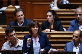GOVERNO: CATARINA MARTINS (BE) DIZ QUE PROGRAMA É “MIXÓRDIA DE TEMÁTICAS” A REJEITAR PELA DEMOCRACIA