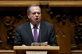 PRESIDENTE DO PS AFIRMA QUE NÃO ESTÁ PREVISTA MOÇÃO DE CONFIANÇA AO EXECUTIVO DE COSTA