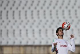 RÚBEN NEVES FICOU SURPREENDIDO COM A CHAMADA MAS JÁ PENSA NO EURO2016