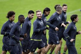 AMEAÇA DE BOMBA OBRIGA SELEÇÃO ALEMÃ A SAIR DO HOTEL EM PARIS