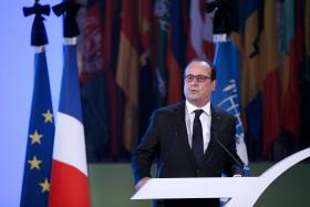 PARIS/ATENTADOS: HOLLANDE PEDE AOS FRANCESES QUE “NÃO CEDAM AO MEDO”