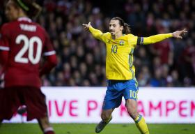 DOIS GOLOS DE IBRAHIMOVIC COLOCAM SUÉCIA NO EUROPEU