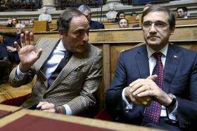 PASSOS E PORTAS REGRESSAM AO PARLAMENTO E PS RENOVA 21 DEPUTADOS