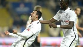 VITÓRIA DE GUIMARÃES VENCE BOAVISTA COM GOLO A ACABAR DE CAFU