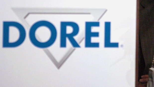 DOREL DE MONTREAL DESPEDE 700 TRABALHADORES