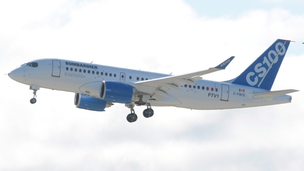 O jato comercial C-Series da Bombardier nesta foto de 16 de setembro de 2013, em Montreal. (The Canadian Press / Ryan Remiorz)