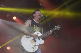 EAGLES OF DEATH METAL RETOMAM DIGRESSÃO INTERNACIONAL DEPOIS DOS ATENTADOS DE PARIS