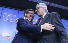 UE E TURQUIA REÚNEM-SE HOJE PARA ANALISAR DISTRIBUIÇÃO DE REFUGIADOS