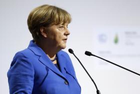 MIGRAÇÕES: MERKEL MANTÉM LINHA POLÍTICA EM VÉSPERAS DO CONGRESSO DO PARTIDO E CIMEIRA DA UE