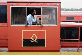 NOVO MATERIAL CIRCULANTE PARA COMBOIOS DE LUANDA CUSTA 113 ME