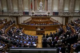 APROVADA REDUÇÃO DA SOBRETAXA EM 2016 SÓ COM VOTOS CONTRA DO PSD E DO CDS