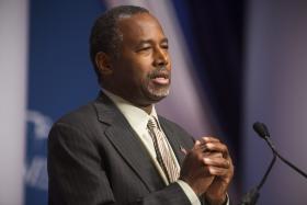 CANDIDATO ÀS PRESIDENCIAIS DOS EUA BEN CARSON AMEAÇA ABANDONAR O PARTIDO REPUBLICANO