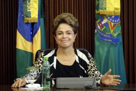 DILMA ROUSSEFF APELA À LUTA CONTRA “GOLPE” E REJEITA PEDIDO DE IMPUGNAÇÃO