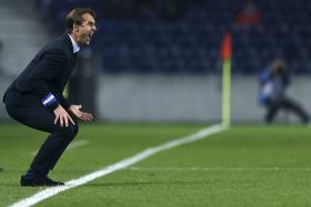 LOPETEGUI CHAMA IMBULA E GUARDA-REDES JOÃO COSTA PARA VISITA AO CHELSEA